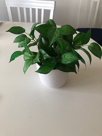 Vackert KONSTGJORD VÄXT 2stycken för inomhus/utomhus dekoration