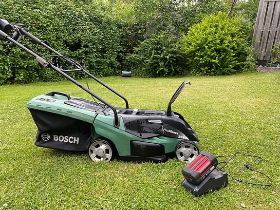 Bosch UniversalRotak 36-550 gräsklippare 36V
