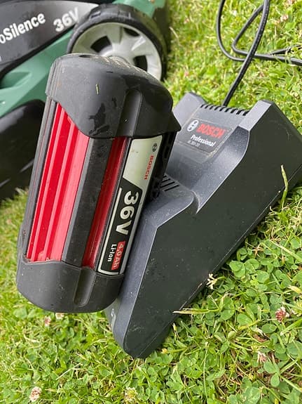 Bosch UniversalRotak 36-550 gräsklippare 36V