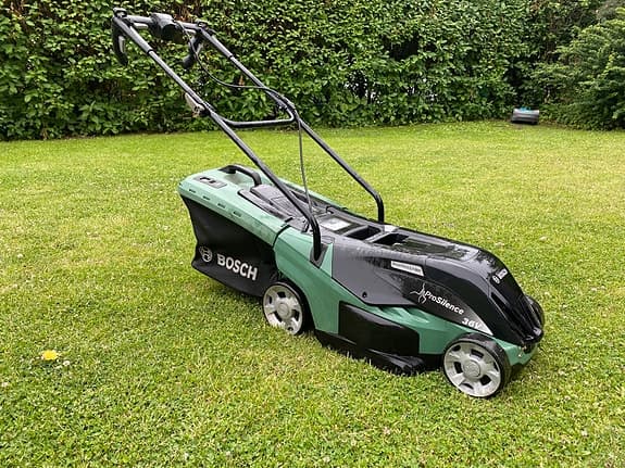 Bosch UniversalRotak 36-550 gräsklippare 36V