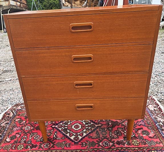 Byrå 4 lådor teak 1950-talet