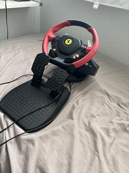 Thrustmaster Ferrari ratt och pedaler till Xbox