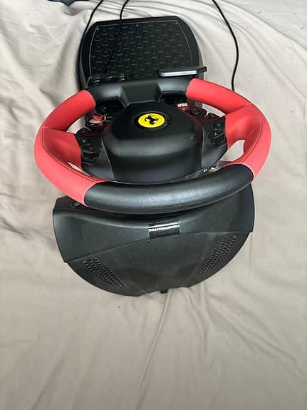 Thrustmaster Ferrari ratt och pedaler till Xbox