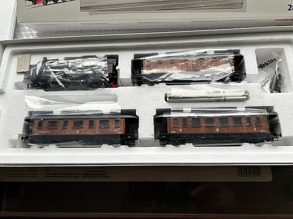 Märklin modelljärnväg ånglok med personvagnar set