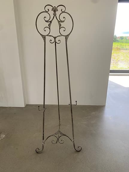 Metallställning med spegel