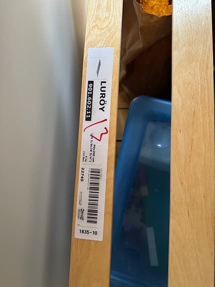 Vit IKEA Malm säng med Luröy ribbotten