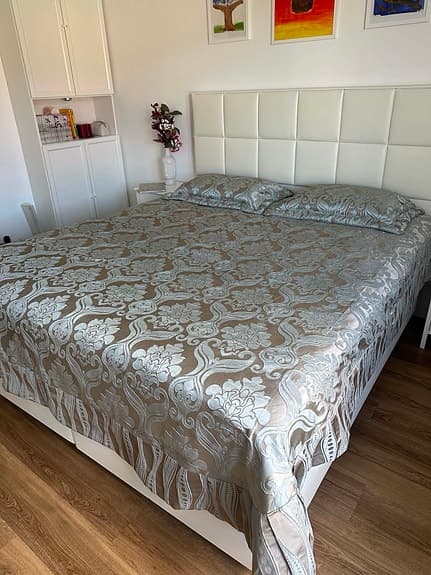 Sängöverkast med 2 matchande örngott / kuddöverdrag