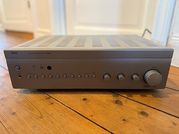 NAD C356BEE Integrerad Förstärkare – Silver – Mycket fint skick