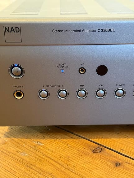NAD C356BEE Integrerad Förstärkare – Silver – Mycket fint skick