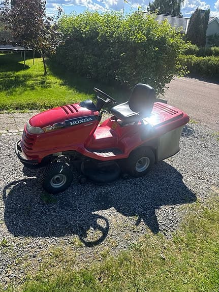 Honda åkgräsklippare röd med uppsamlare 2417 hydrostat