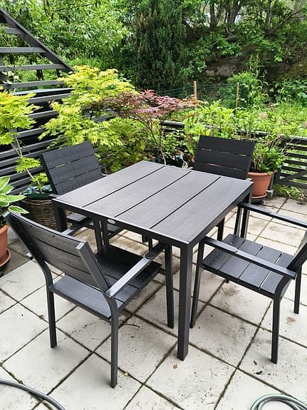 Svart matgrupp för uteplats med bord och 4 stolar