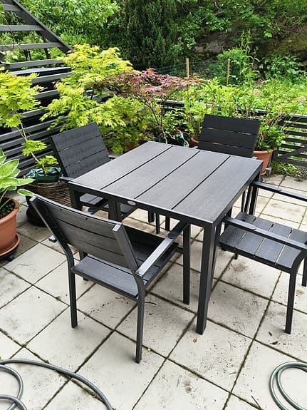 Svart matgrupp för uteplats med bord och 4 stolar