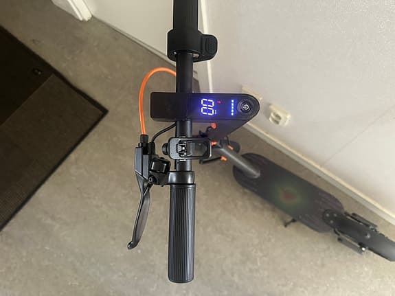 Elsparkcykel svart med display