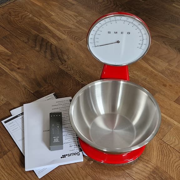 Smeg, köksvåg , RÖD, 5 kg, kökstillbehör