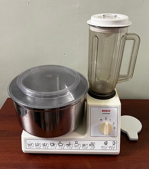 Bosch Universal köksmaskin med mixer – fungerar fint