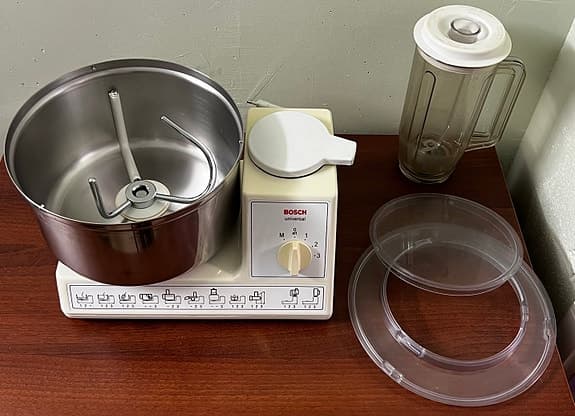 Bosch Universal köksmaskin med mixer – fungerar fint