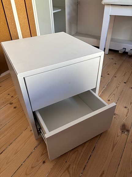 Ikea vägghängda byråer