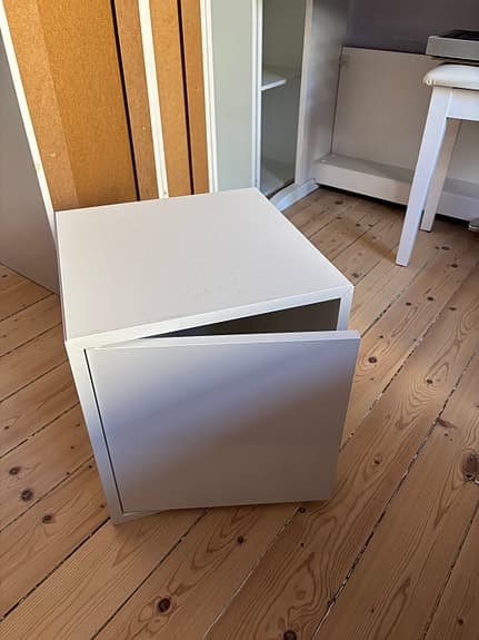 Ikea vägghängda byråer