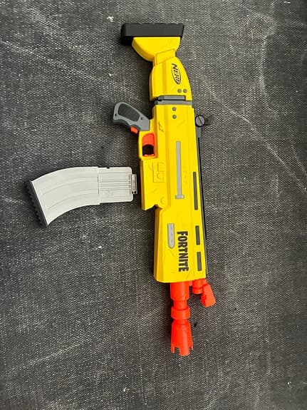 Nerf Fortnite leksaksvapen med pilar