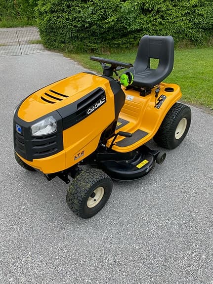 Cub Cadet LT2 åkgräsklippare gul
