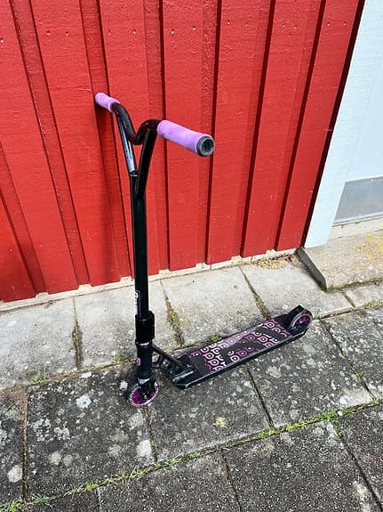 Blunt Prodigy trick sparkcykel svart/lila