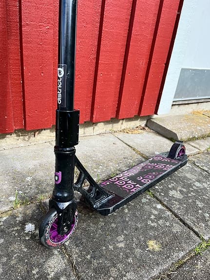 Blunt Prodigy trick sparkcykel svart/lila