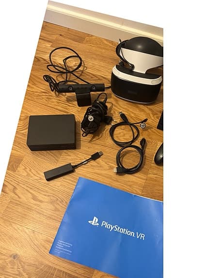 PlayStation VR headset med kablar