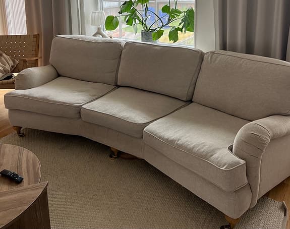 Svängd Howardsoffa