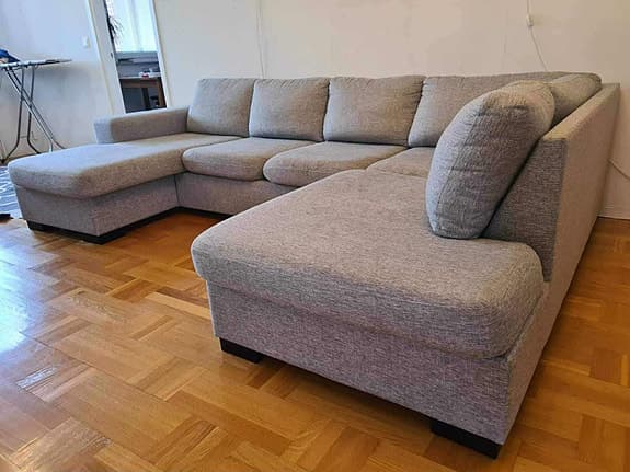 Välbevarad hörnsoffa / u soffa med divan och schäslong