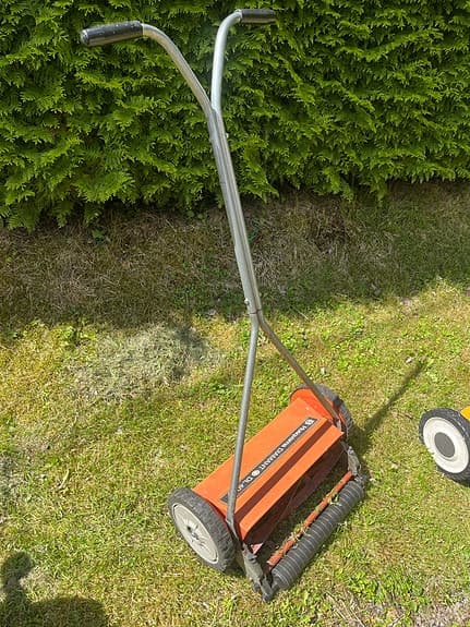 Husqvarna handdriven gräsklippare
