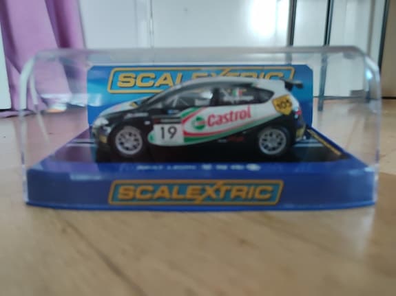 Scalextric Seat Leon slotbil Castrol nr 19