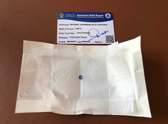 NGJA certifierad blå safir 0,69 ct