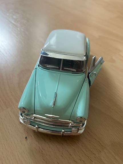 Modellbil retro personbil turkos/vit