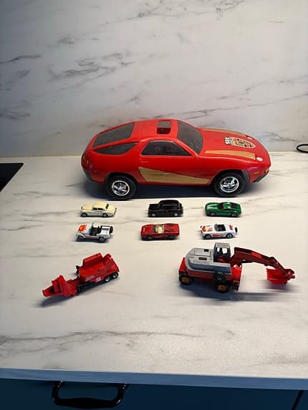 leksaksbilar set med röd Porsche och småbilar