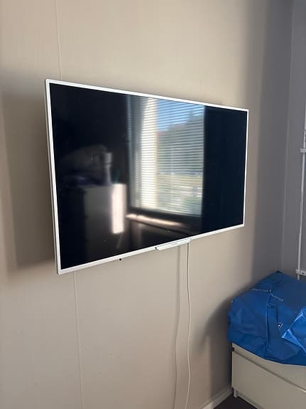 40 tums tv smart med amblight (ljus på kanterna)