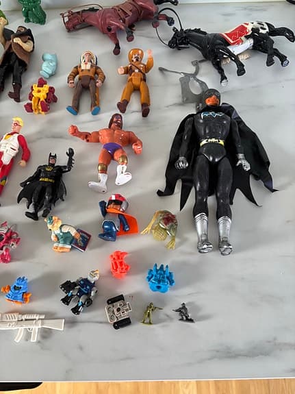 Blandade äldre actionfigurer och tillbehör