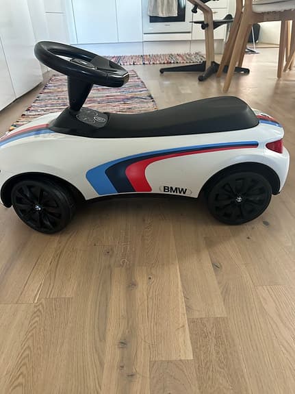 Sparkbil BMW - med lampor fram och bak