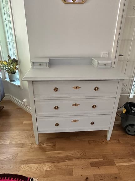 Byrå i Gustaviansk stil