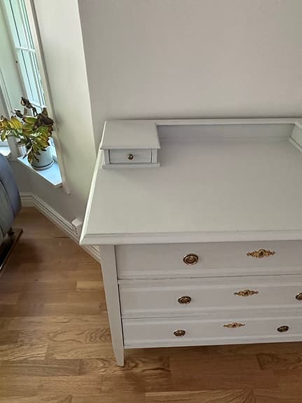 Byrå i Gustaviansk stil