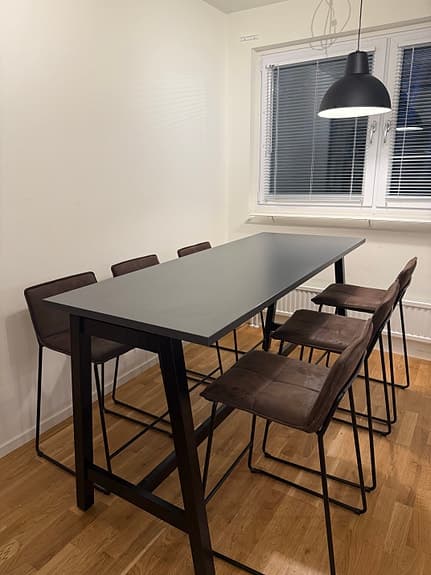 Bord + 6 stolar