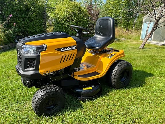 Cub Cadet LT1 NS92 åkgräsklippare – som ny, endast 13h