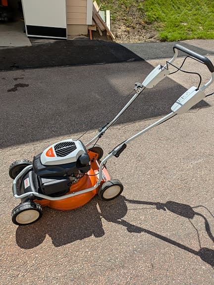 Gräsklippare Stihl RM 2 RT 2023