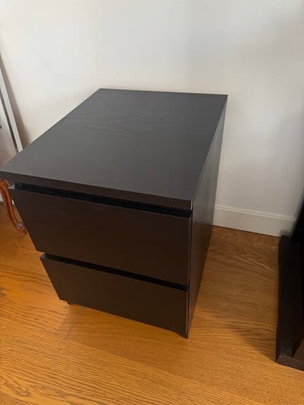 Ikea malm, nattduksbord/ liten byrå i svart trä