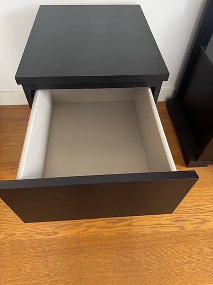 Ikea malm, nattduksbord/ liten byrå i svart trä