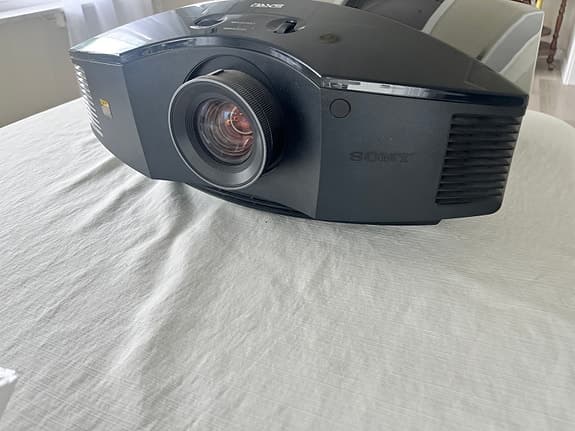 Komplett hemmabiosystem,Sony SXRD-projektor,Onkyo TXNR676E, XTZ-högtalare & duk