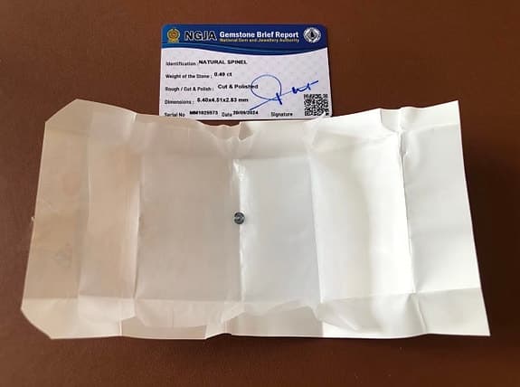 Naturlig spinell ädelsten 0,49 ct