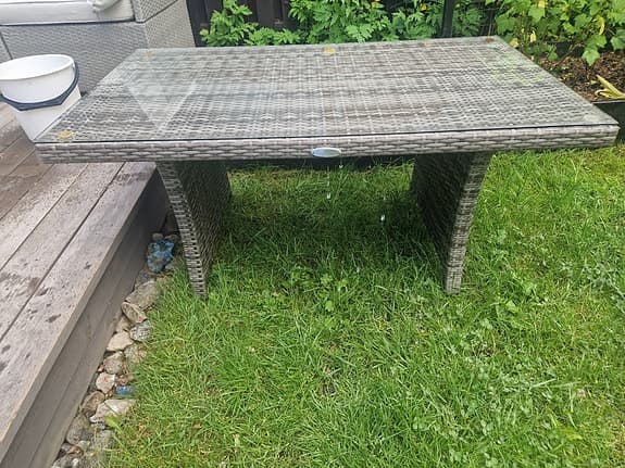 Trädgårdsbord/soffbord i konstrotting