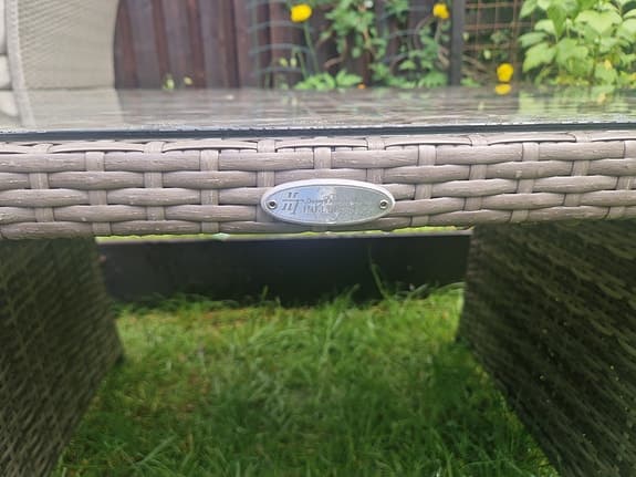 Trädgårdsbord/soffbord i konstrotting