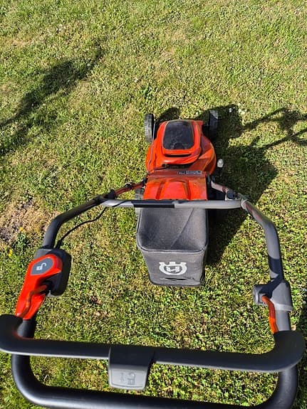 Husqvarna batterigräsklippare LC 137i