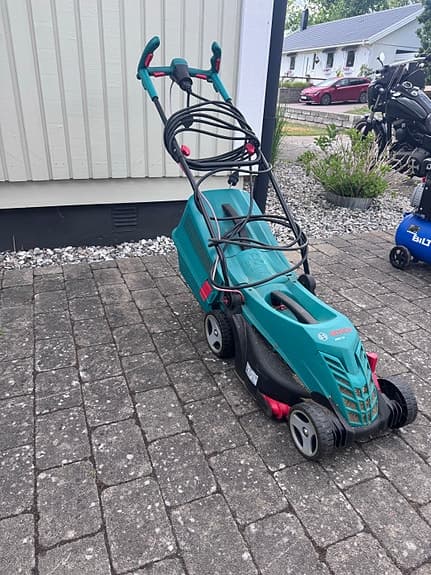 Bosch ARM 34 elgräsklippare grön